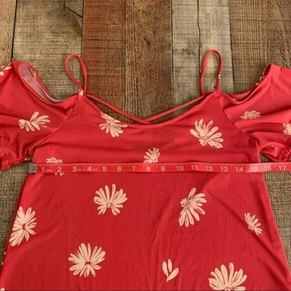 Kaileigh womens size XS off the shoulder top in pink with white flowers - Picture 2 of 8